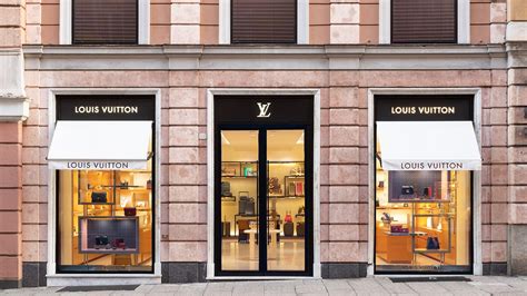 chi vende louis vuitton a genova|Louis Vuitton Genova store, Italy.